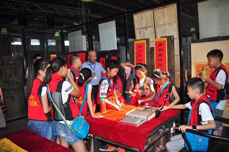 资金蜂拥买入货基和债基，四季度这些基金规模大增超百亿